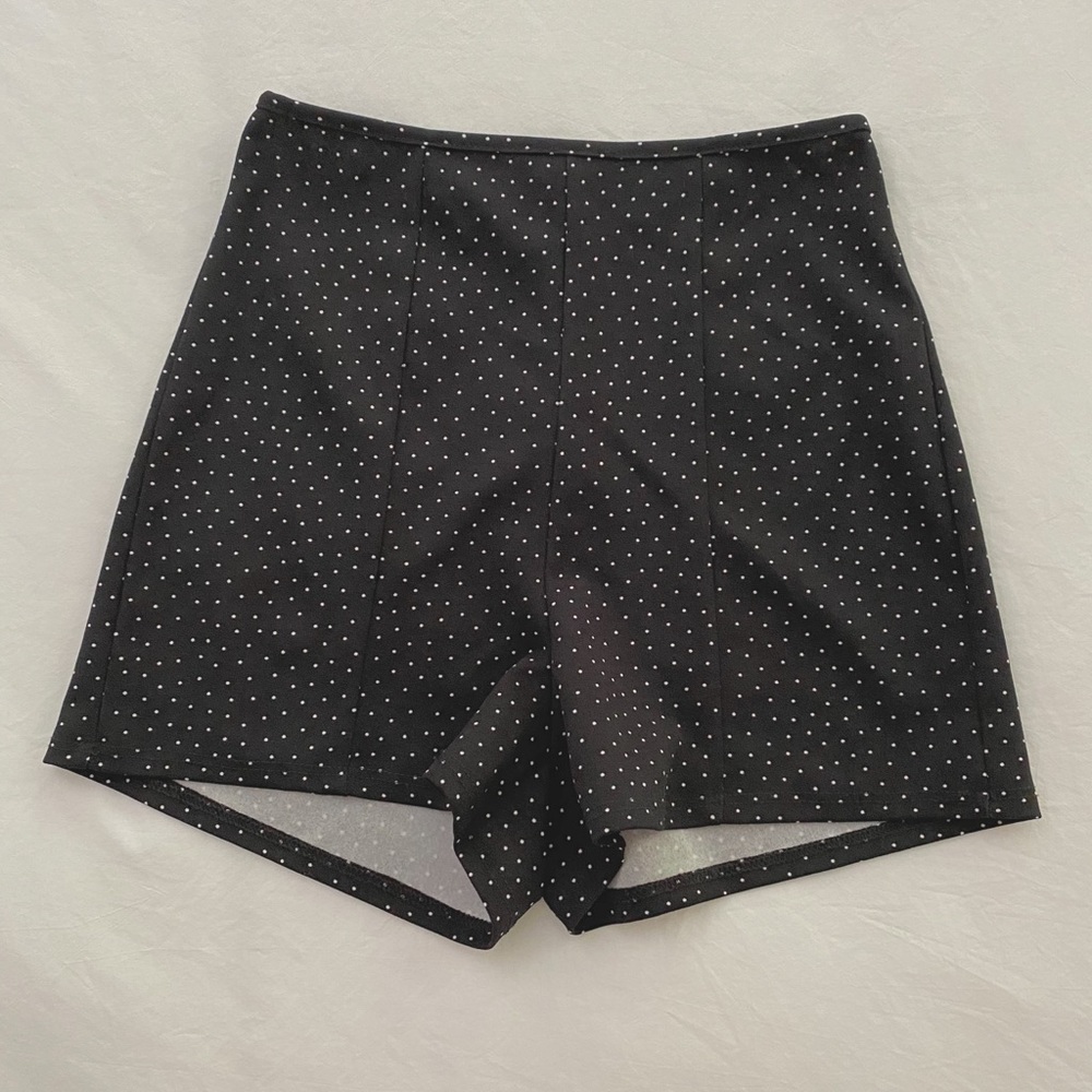 •• High Waisted Polka Dot Shorts ••